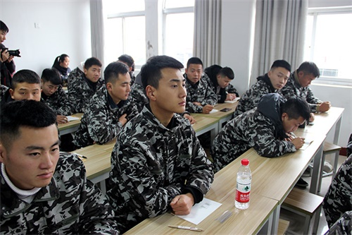 �����������I(y��)��Ӗ(x��n)�W(xu��)У��늾S�޾C�ϰ��W(xu��)��(x��)��(n��i)������Щ��