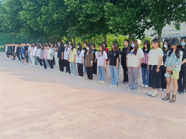 ɽ�|���������W(xu��)У�M���W(xu��)���߿��w�z