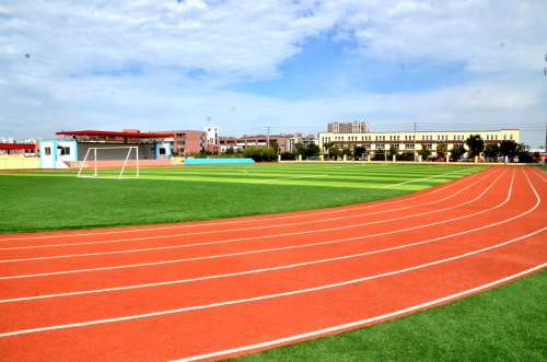 ���u��ʯ���߼������W(xu��)У���ո���������