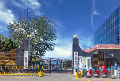 �ϴ����߿����x�������W(xu��)У�� 